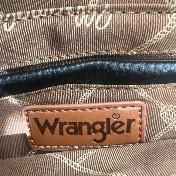 Wrangler Black Pebbled Leather Backpack with Tan Logo Patch - Picture 2 of 7